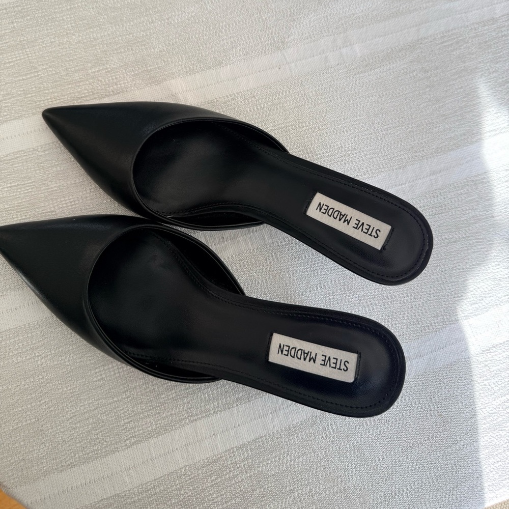 Steve Madden Black Pointed Mules